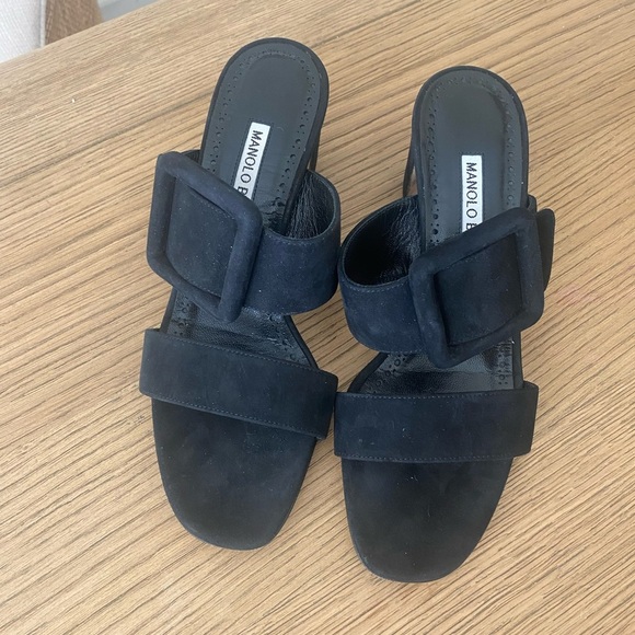 MANOLO BLAHNIK Titubanew 50 buckled suede sandals - Picture 9 of 11